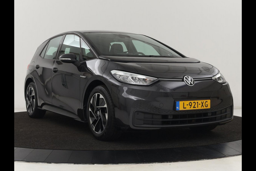 Volkswagen ID.3 Life 58 kWh | Carplay | Sfeerverlichting | Adaptive cruise | Stoelverwarming | Stuurverwarming | Parkeersensor | Navigatie | Climate controle