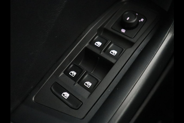 Volkswagen T-Roc 1.0 TSI | Adaptive cruise | Carplay | Airco | DAB | Bluetooth