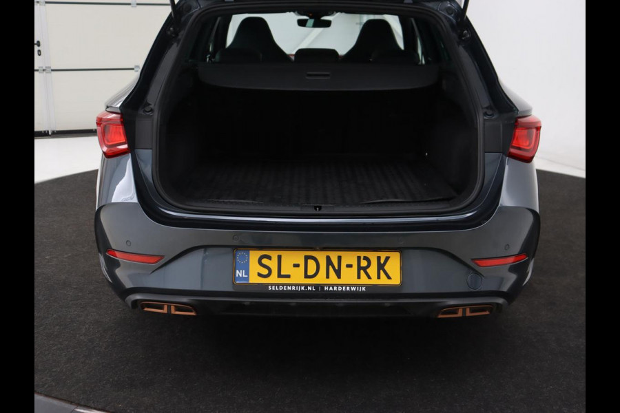 CUPRA Leon 1.4 eHybrid VZ | 245pk | Panoramadak | Leder | Stoelverwarming | Adaptive cruise | Camera | Carplay | Navigatie | Sfeerverlichting | Memory | Sportstoelen | Full LED | PHEV | Plug In