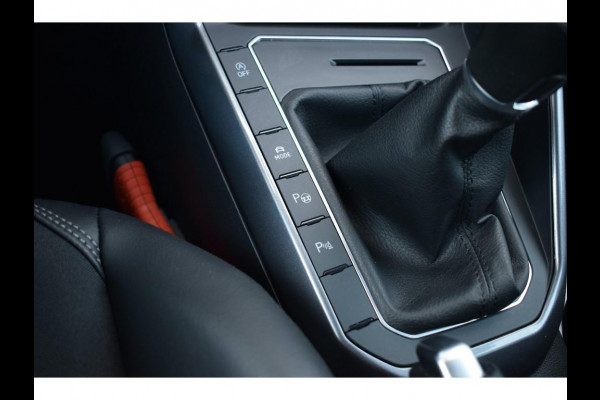 Volkswagen Polo 1.0 TSI Highline Business R | Apple CarPlay | Half Leer | Sportstoelen | Senoren