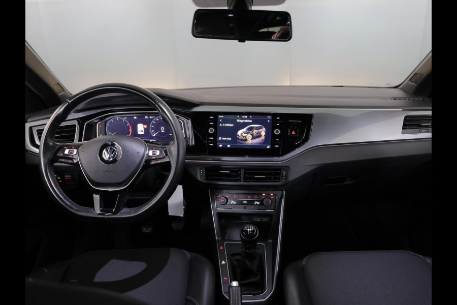 Volkswagen Polo 1.0 TSI Highline Business R 95 pk | Navigatie | Parkeersensoren | Autom. airco | Adaptieve cruise control | Voll. digitaal instrumentenpaneel |