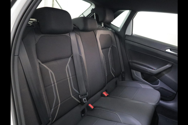 Volkswagen Polo 1.0 TSI Highline Business R 95 pk | Navigatie | Parkeersensoren | Autom. airco | Adaptieve cruise control | Voll. digitaal instrumentenpaneel |