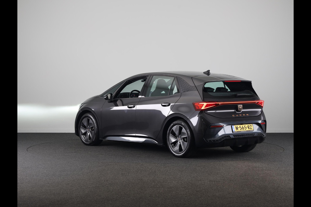 CUPRA Born Business One 62 kWh 204pk | Navigatie | Adaptieve cruise controle | Verwarmbare voorstoelen | 18 inch Lichtmetalen velgen