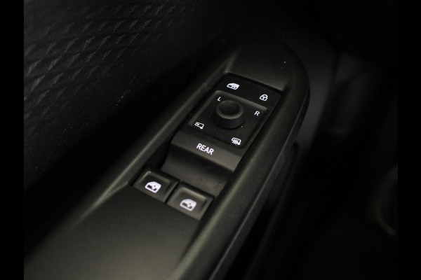 CUPRA Born Business One 62 kWh 204pk | Navigatie | Adaptieve cruise controle | Verwarmbare voorstoelen | 18 inch Lichtmetalen velgen