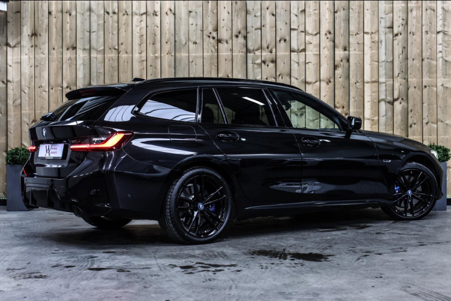 BMW 3 Serie Touring 330e xDrive M-Sport *Pano*H/K*Camera*Comforttoegang*