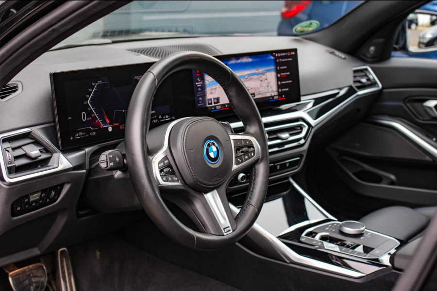 BMW 3 Serie Touring 330e xDrive M-Sport *Pano*H/K*Camera*Comforttoegang*