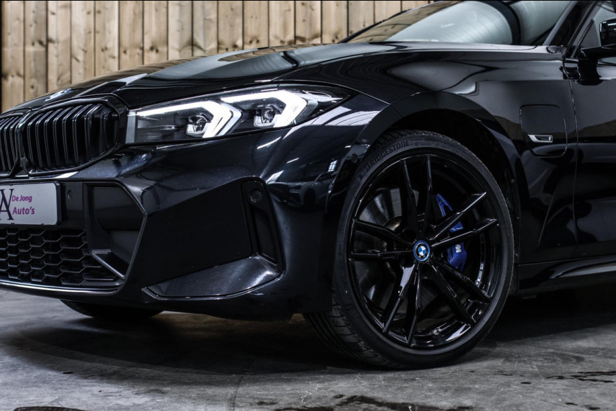 BMW 3 Serie Touring 330e xDrive M-Sport *Pano*H/K*Camera*Comforttoegang*