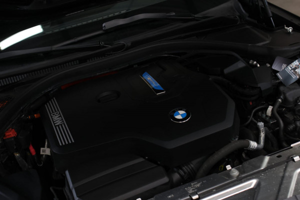 BMW 3 Serie Touring 330e xDrive M-Sport *Pano*H/K*Camera*Comforttoegang*