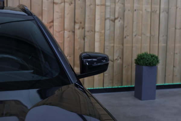 BMW 3 Serie Touring 330e xDrive M-Sport *Pano*H/K*Camera*Comforttoegang*
