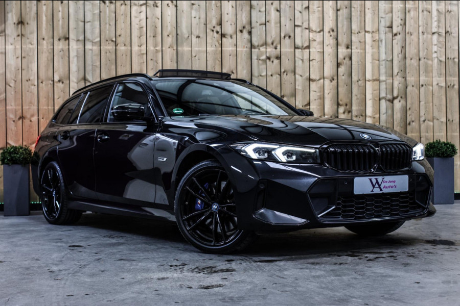 BMW 3 Serie Touring 330e xDrive M-Sport *Pano*H/K*Camera*Comforttoegang*