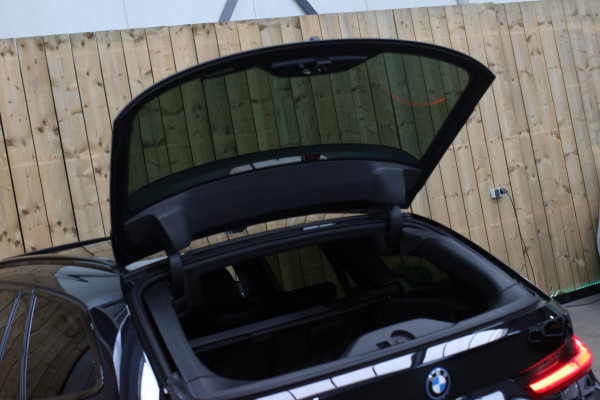 BMW 3 Serie Touring 330e xDrive M-Sport *Pano*H/K*Camera*Comforttoegang*