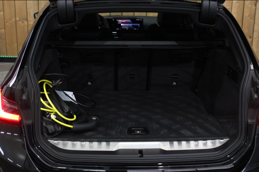 BMW 3 Serie Touring 330e xDrive M-Sport *Pano*H/K*Camera*Comforttoegang*