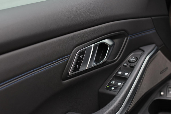 BMW 3 Serie Touring 330e xDrive M-Sport *Pano*H/K*Camera*Comforttoegang*