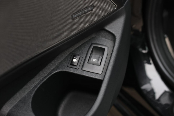 BMW 3 Serie Touring 330e xDrive M-Sport *Pano*H/K*Camera*Comforttoegang*