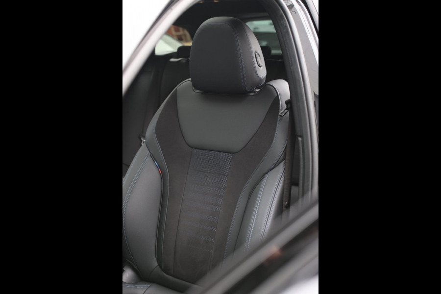 BMW 3 Serie Touring 330e xDrive M-Sport *Pano*H/K*Camera*Comforttoegang*