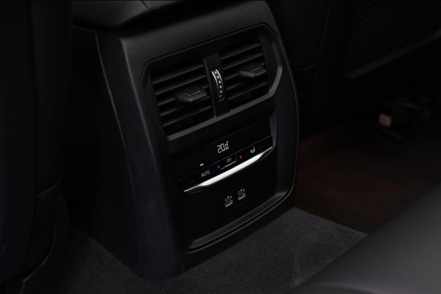 BMW 3 Serie Touring 330e xDrive M-Sport *Pano*H/K*Camera*Comforttoegang*