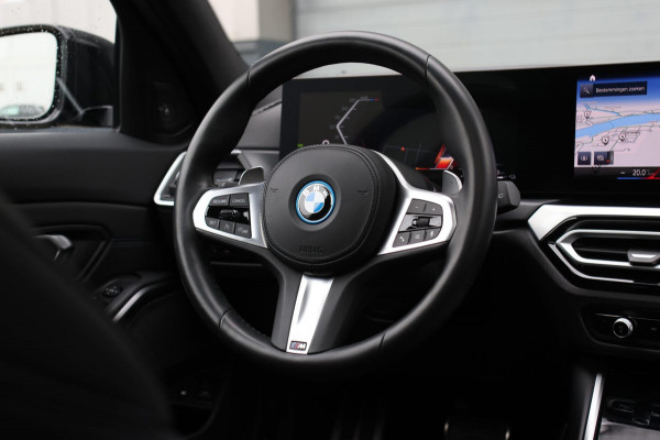 BMW 3 Serie Touring 330e xDrive M-Sport *Pano*H/K*Camera*Comforttoegang*
