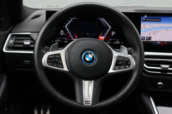 BMW 3 Serie Touring 330e xDrive M-Sport *Pano*H/K*Camera*Comforttoegang*