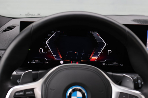 BMW 3 Serie Touring 330e xDrive M-Sport *Pano*H/K*Camera*Comforttoegang*