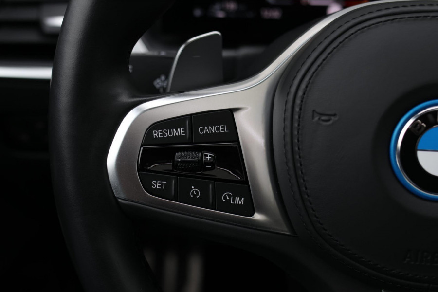 BMW 3 Serie Touring 330e xDrive M-Sport *Pano*H/K*Camera*Comforttoegang*