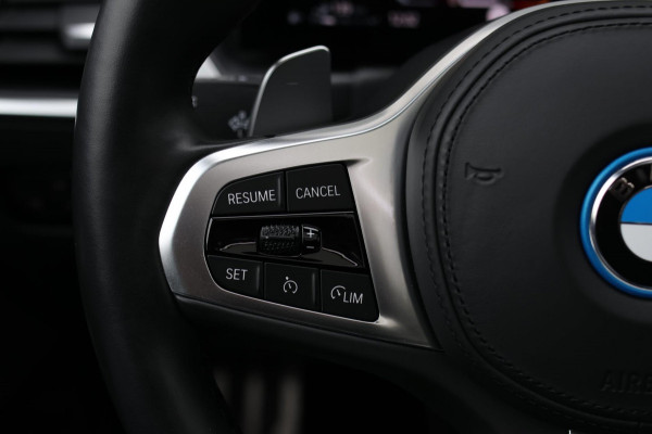 BMW 3 Serie Touring 330e xDrive M-Sport *Pano*H/K*Camera*Comforttoegang*