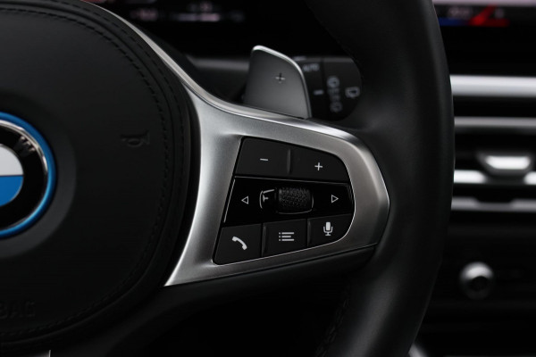 BMW 3 Serie Touring 330e xDrive M-Sport *Pano*H/K*Camera*Comforttoegang*