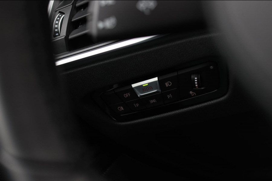 BMW 3 Serie Touring 330e xDrive M-Sport *Pano*H/K*Camera*Comforttoegang*