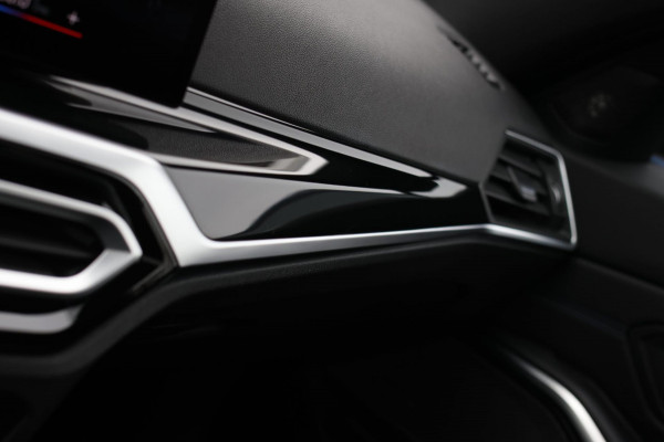 BMW 3 Serie Touring 330e xDrive M-Sport *Pano*H/K*Camera*Comforttoegang*