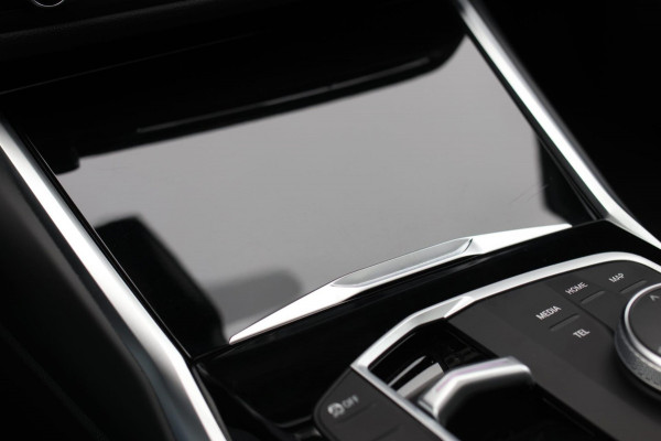 BMW 3 Serie Touring 330e xDrive M-Sport *Pano*H/K*Camera*Comforttoegang*