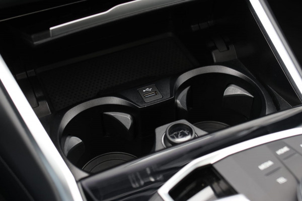 BMW 3 Serie Touring 330e xDrive M-Sport *Pano*H/K*Camera*Comforttoegang*