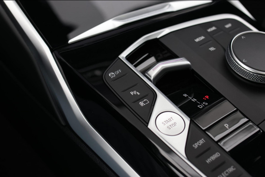 BMW 3 Serie Touring 330e xDrive M-Sport *Pano*H/K*Camera*Comforttoegang*