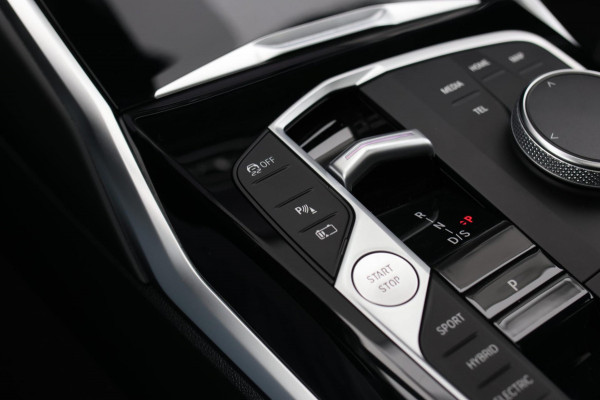 BMW 3 Serie Touring 330e xDrive M-Sport *Pano*H/K*Camera*Comforttoegang*