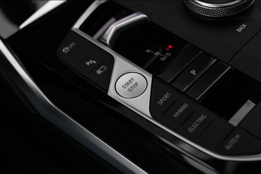 BMW 3 Serie Touring 330e xDrive M-Sport *Pano*H/K*Camera*Comforttoegang*