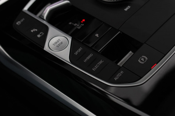 BMW 3 Serie Touring 330e xDrive M-Sport *Pano*H/K*Camera*Comforttoegang*