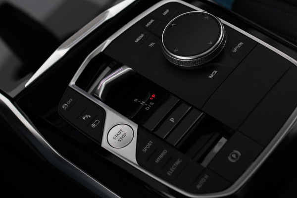 BMW 3 Serie Touring 330e xDrive M-Sport *Pano*H/K*Camera*Comforttoegang*