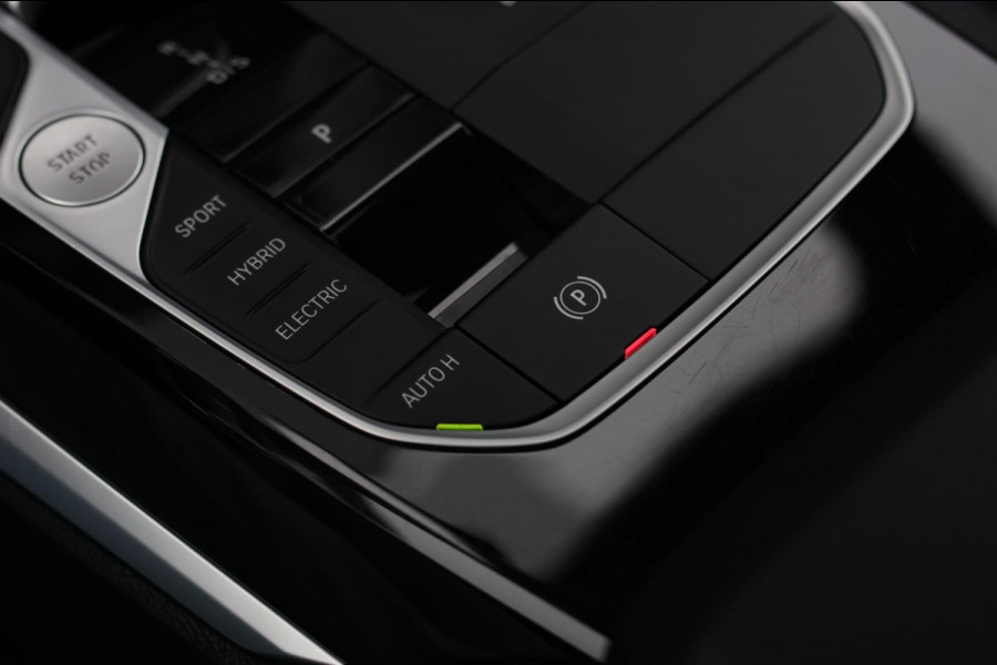 BMW 3 Serie Touring 330e xDrive M-Sport *Pano*H/K*Camera*Comforttoegang*