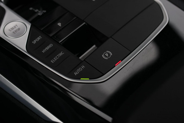 BMW 3 Serie Touring 330e xDrive M-Sport *Pano*H/K*Camera*Comforttoegang*