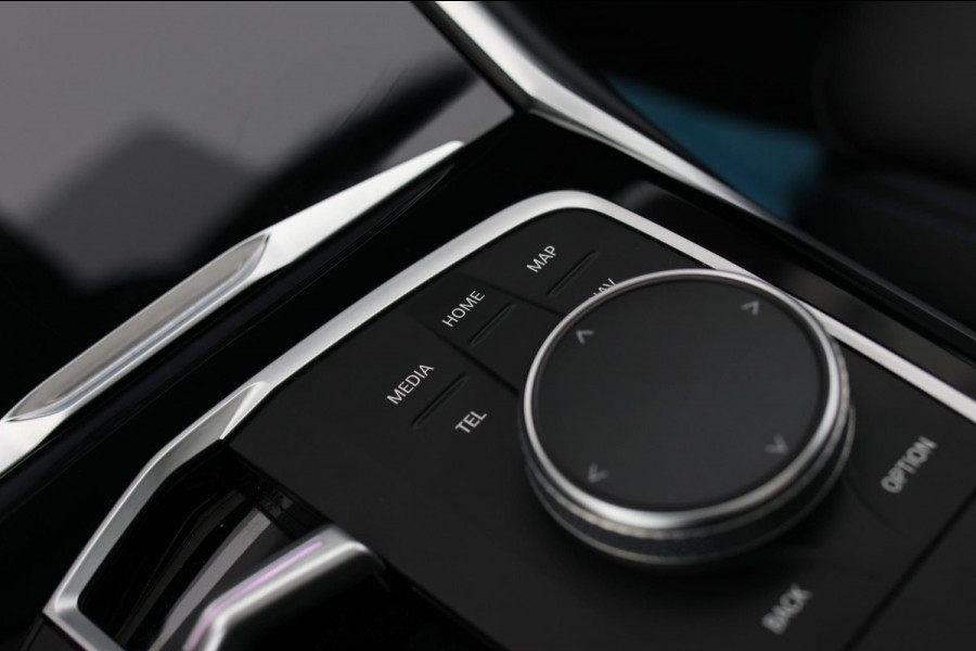 BMW 3 Serie Touring 330e xDrive M-Sport *Pano*H/K*Camera*Comforttoegang*