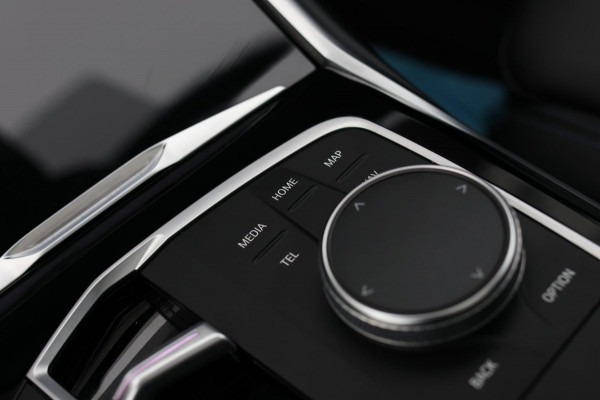 BMW 3 Serie Touring 330e xDrive M-Sport *Pano*H/K*Camera*Comforttoegang*