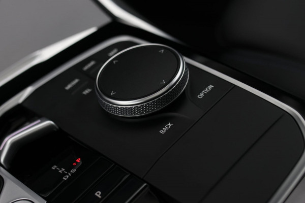 BMW 3 Serie Touring 330e xDrive M-Sport *Pano*H/K*Camera*Comforttoegang*