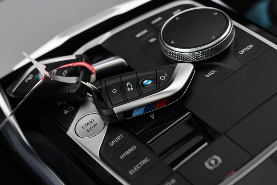 BMW 3 Serie Touring 330e xDrive M-Sport *Pano*H/K*Camera*Comforttoegang*