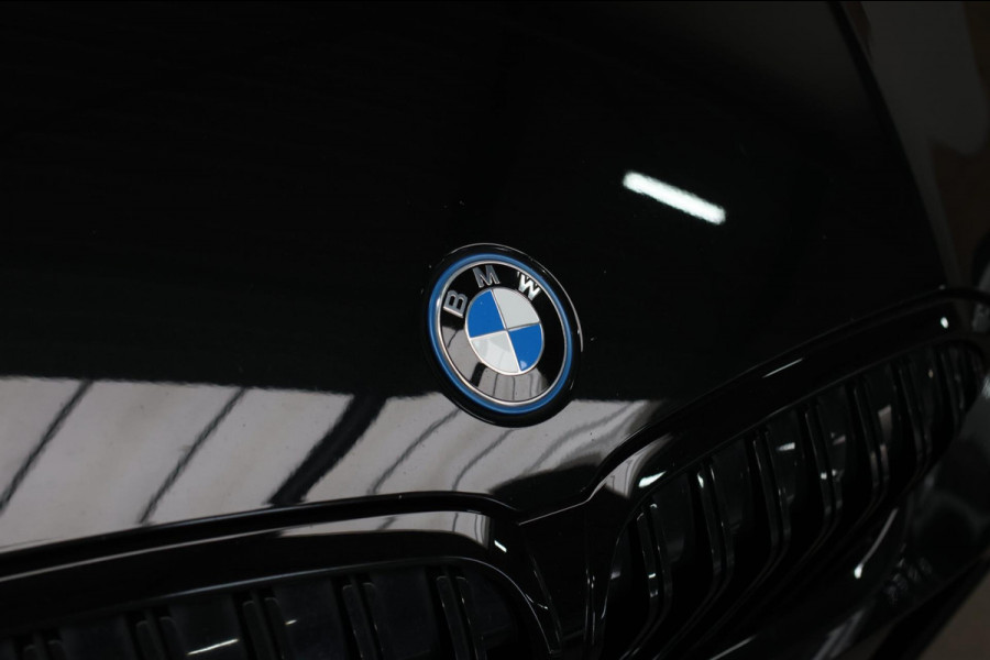 BMW 3 Serie Touring 330e xDrive M-Sport *Pano*H/K*Camera*Comforttoegang*