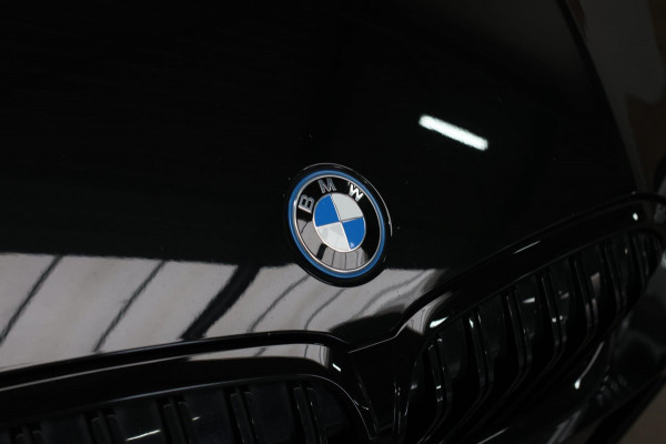 BMW 3 Serie Touring 330e xDrive M-Sport *Pano*H/K*Camera*Comforttoegang*
