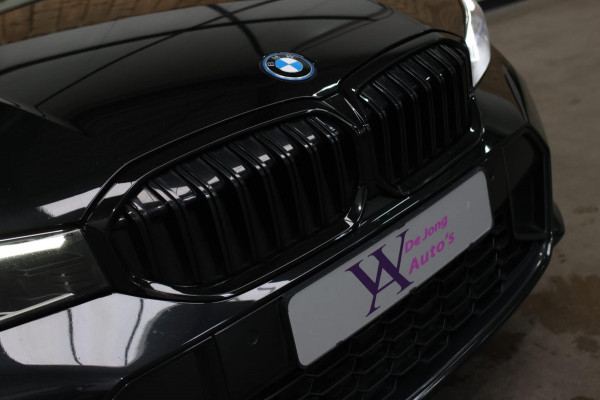 BMW 3 Serie Touring 330e xDrive M-Sport *Pano*H/K*Camera*Comforttoegang*
