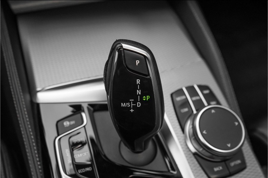 BMW 5 Serie 540i M-Sport High Executive Schuifdak HUD ACC 360° H&K Stuurverw