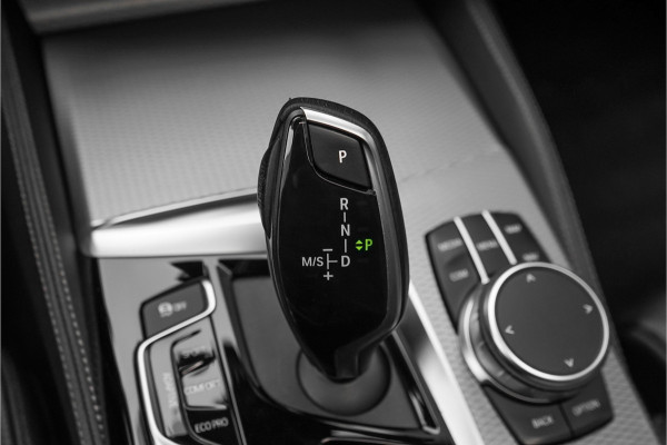 BMW 5 Serie 540i M-Sport High Executive Schuifdak HUD ACC 360° H&K Stuurverw