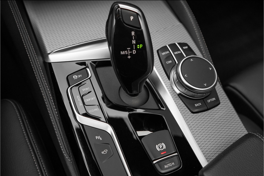 BMW 5 Serie 540i M-Sport High Executive Schuifdak HUD ACC 360° H&K Stuurverw