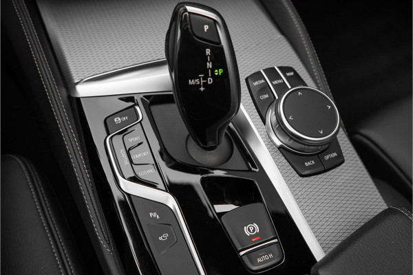 BMW 5 Serie 540i M-Sport High Executive Schuifdak HUD ACC 360° H&K Stuurverw