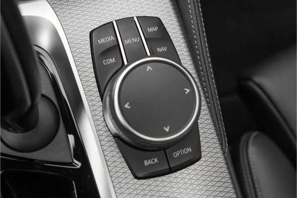BMW 5 Serie 540i M-Sport High Executive Schuifdak HUD ACC 360° H&K Stuurverw