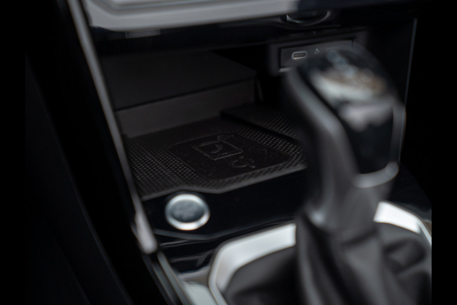 Volkswagen T-Roc Cabrio 1.5 TSI R-Line Edition | Adapt. cruise | Camera